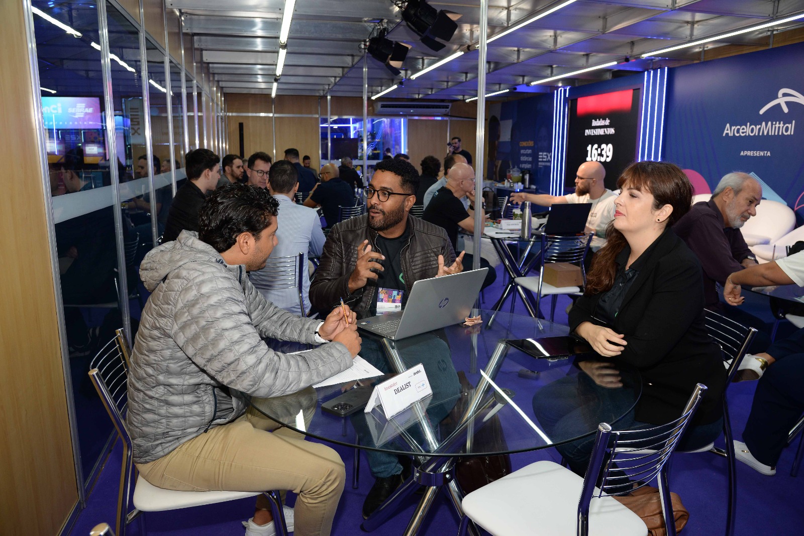 Sessão de pitch para investidores